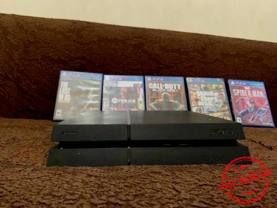 PS4 With 4 GAMES