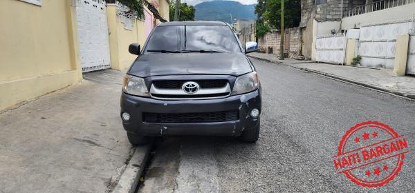2011 TOYOTA HILUX