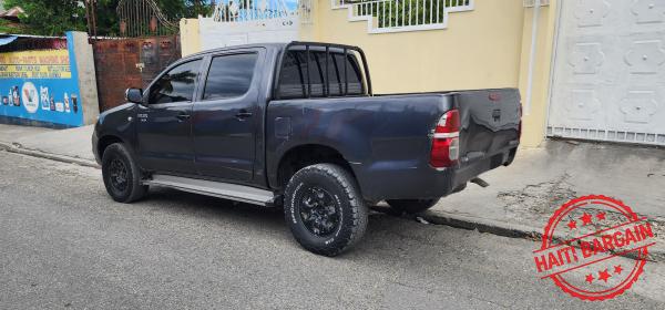 2011 TOYOTA HILUX