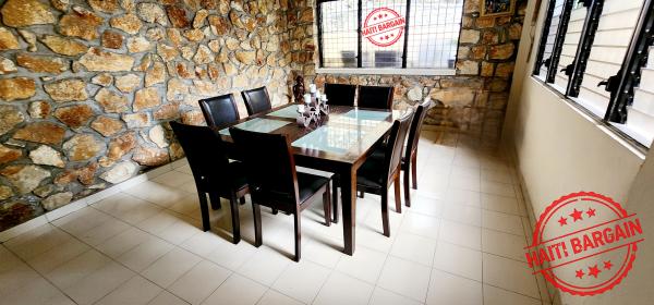 TABLE A MANGER & 8 CHAISES