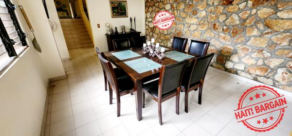 TABLE A MANGER & 8 CHAISES