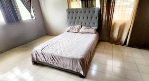 BED FRAME & MATTRESS