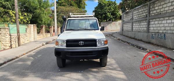 2011 TOYOTA LAND CRUISER