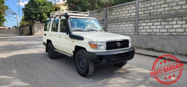 2011 TOYOTA LAND CRUISER