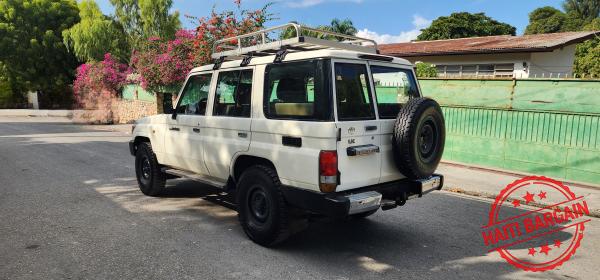 2011 TOYOTA LAND CRUISER
