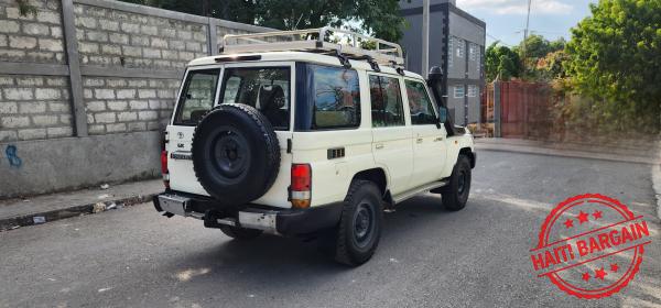 2011 TOYOTA LAND CRUISER