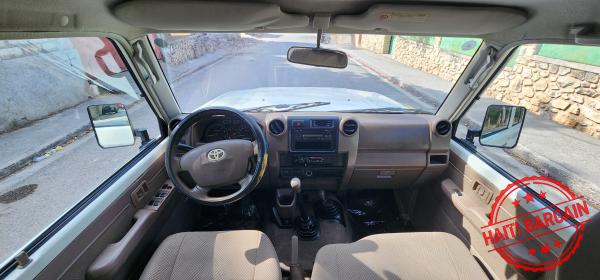 2011 TOYOTA LAND CRUISER