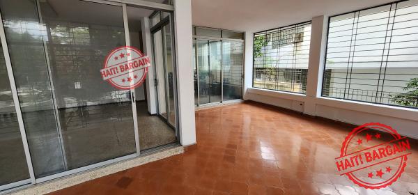 ESPACE COMMERCIAL A LOUER - ZONE: PETION-VILLE