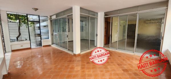 ESPACE COMMERCIAL A LOUER - ZONE: PETION-VILLE