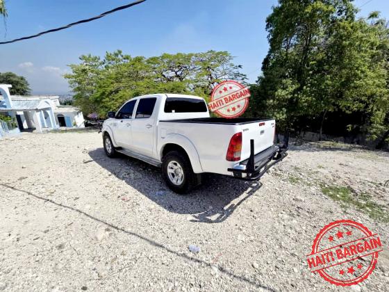 2010 TOYOTA HILUX