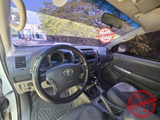 2010 TOYOTA HILUX