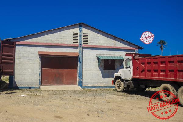 IMMEUBLE/DEPOT A LOUER - ZONE: AU CAP