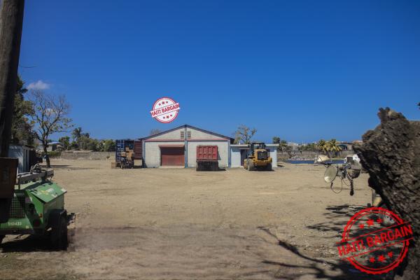 IMMEUBLE/DEPOT A LOUER - ZONE: AU CAP