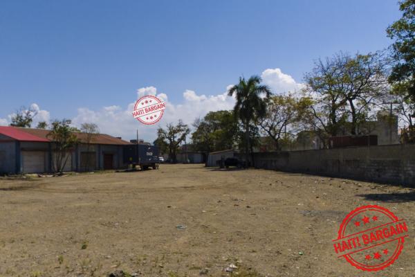 IMMEUBLE/DEPOT A LOUER - ZONE: AU CAP