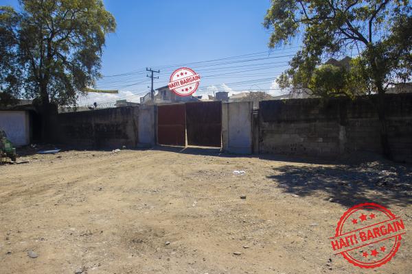 IMMEUBLE/DEPOT A LOUER - ZONE: AU CAP