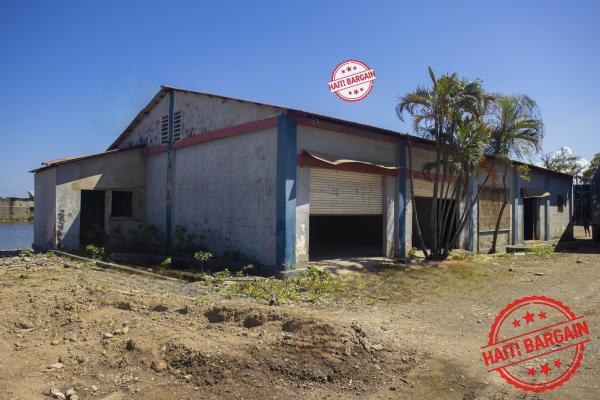 IMMEUBLE/DEPOT A LOUER - ZONE: AU CAP