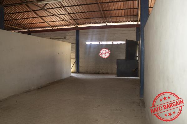 IMMEUBLE/DEPOT A LOUER - ZONE: AU CAP