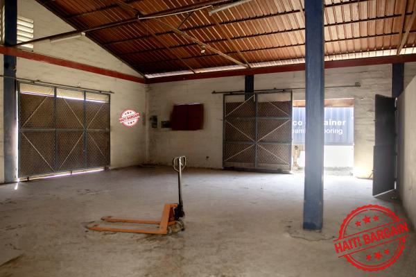 IMMEUBLE/DEPOT A LOUER - ZONE: AU CAP