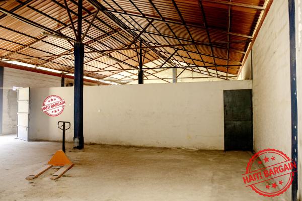 IMMEUBLE/DEPOT A LOUER - ZONE: AU CAP