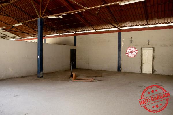 IMMEUBLE/DEPOT A LOUER - ZONE: AU CAP