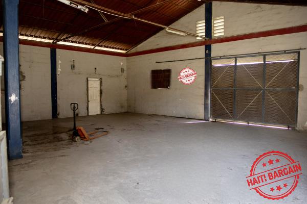 IMMEUBLE/DEPOT A LOUER - ZONE: AU CAP