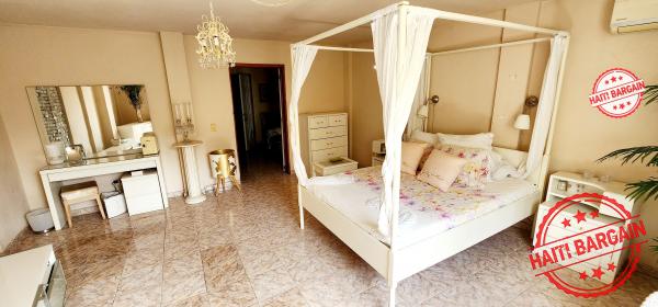 CHAMBRE A COUCHER A VENDRE