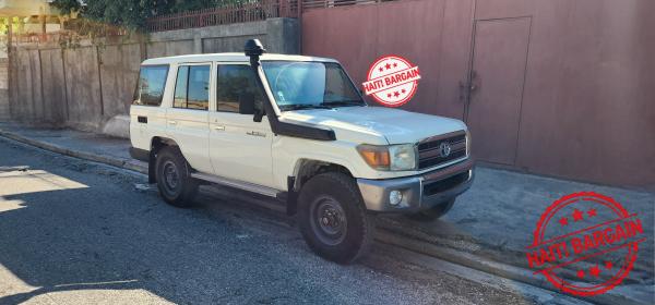 2013 TOYOTA LAND CRUISER