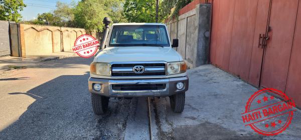 2013 TOYOTA LAND CRUISER