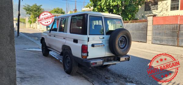 2013 TOYOTA LAND CRUISER