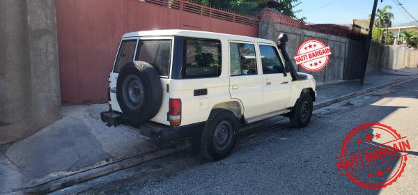 2013 TOYOTA LAND CRUISER