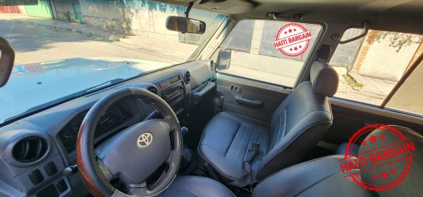 2013 TOYOTA LAND CRUISER