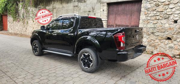 2022 NISSAN FRONTIER LE