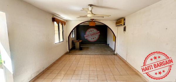 ESPACE COMMERCIAL A LOUER - ZONE: DELMAS 77