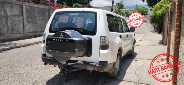 2010 MITSUBISHI MONTERO