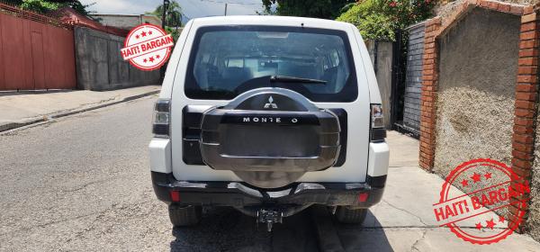 2010 MITSUBISHI MONTERO