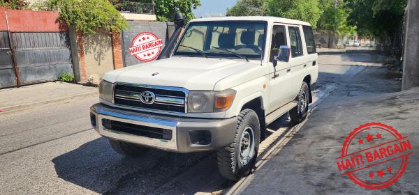 2011 TOYOTA LAND CRUISER