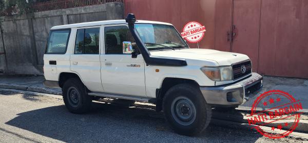 2011 TOYOTA LAND CRUISER