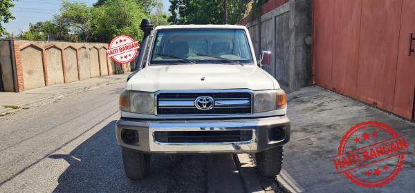 2011 TOYOTA LAND CRUISER