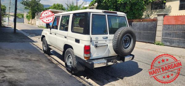2011 TOYOTA LAND CRUISER