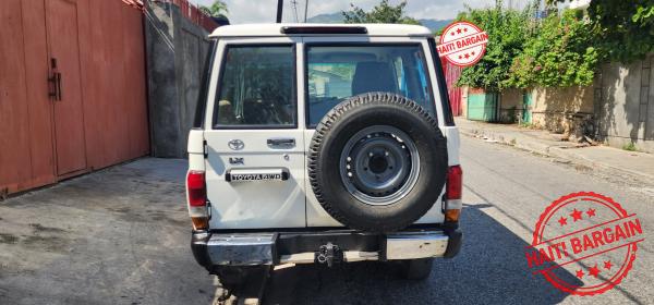 2011 TOYOTA LAND CRUISER