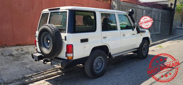 2011 TOYOTA LAND CRUISER