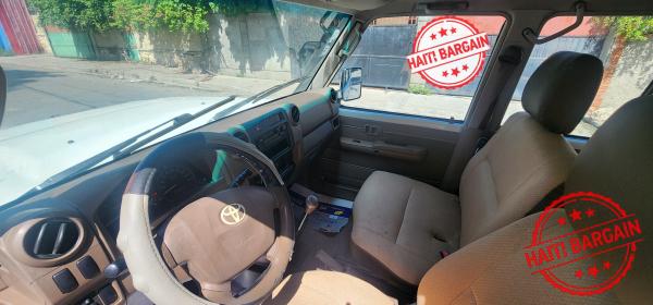 2011 TOYOTA LAND CRUISER