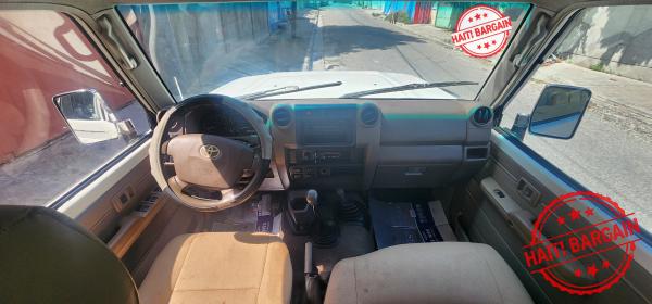 2011 TOYOTA LAND CRUISER