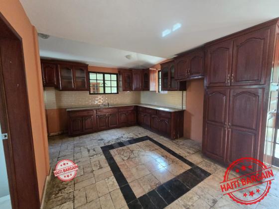 MAISON A LOUER, ZONE:  VIVY MITCHEL