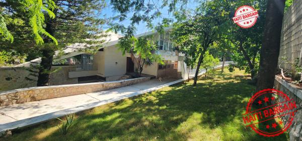 MAISON AVEC 4 APTS A VENDRE, ZONE: PEGUY-VILLE