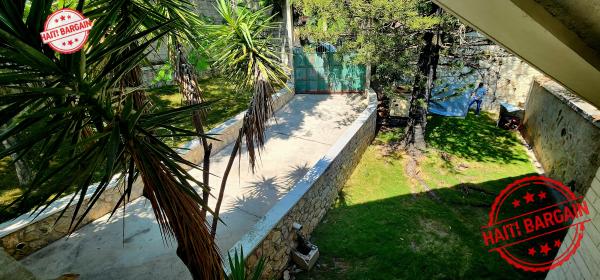 MAISON AVEC 4 APTS A VENDRE, ZONE: PEGUY-VILLE