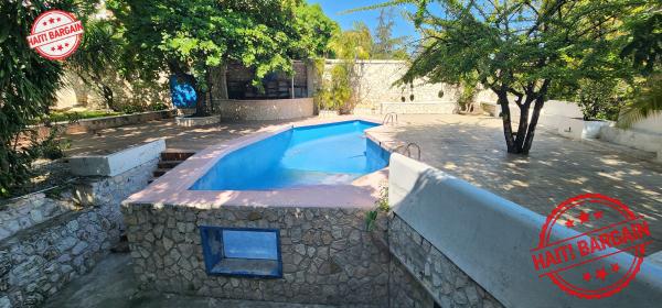 MAISON AVEC 4 APTS A VENDRE, ZONE: PEGUY-VILLE