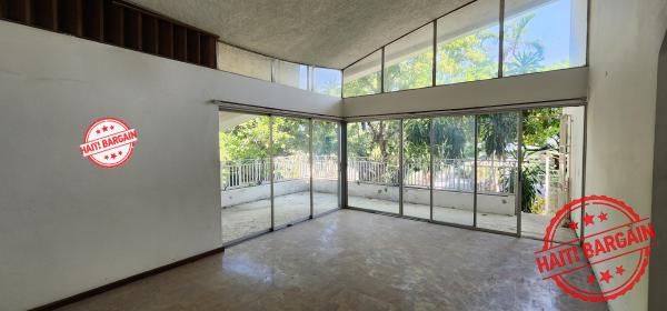 MAISON AVEC 4 APTS A VENDRE, ZONE: PEGUY-VILLE