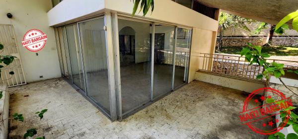 MAISON AVEC 4 APTS A VENDRE, ZONE: PEGUY-VILLE