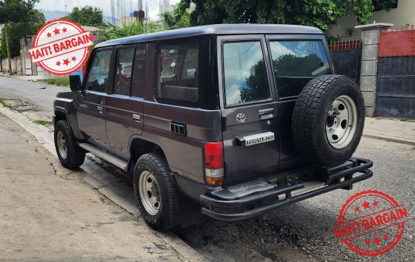 2017 TOYOTA LAND CRUISER